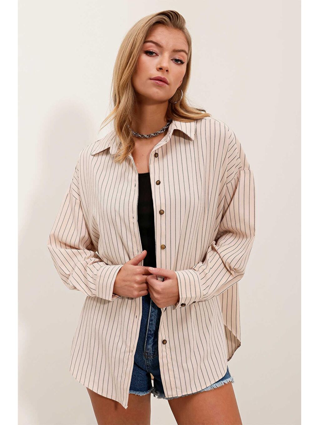 Ekru Kadın Krem Oversize Düşük Omuz Çizgili Basic Gömlek-1