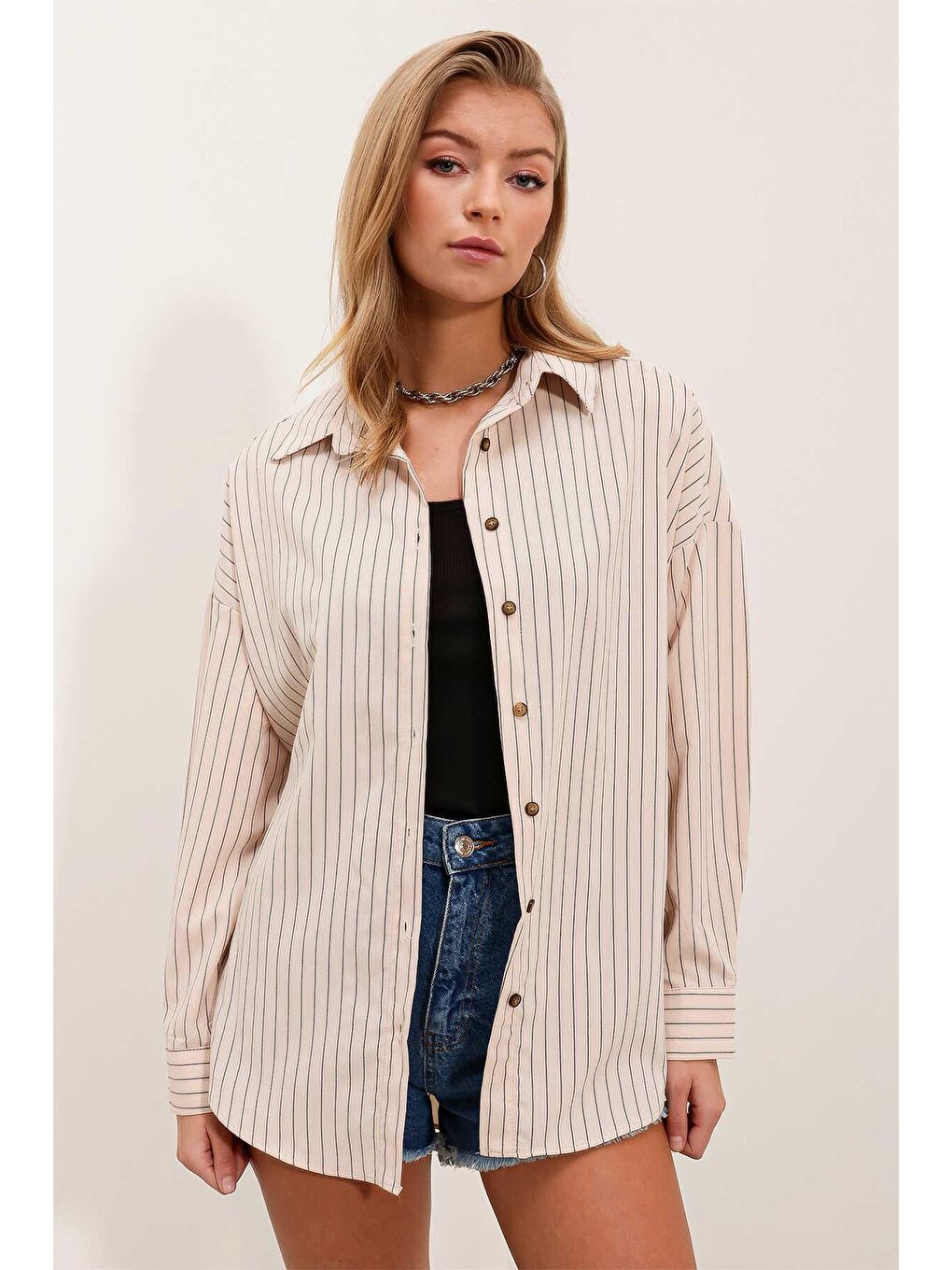Ekru Kadın Krem Oversize Düşük Omuz Çizgili Basic Gömlek-3