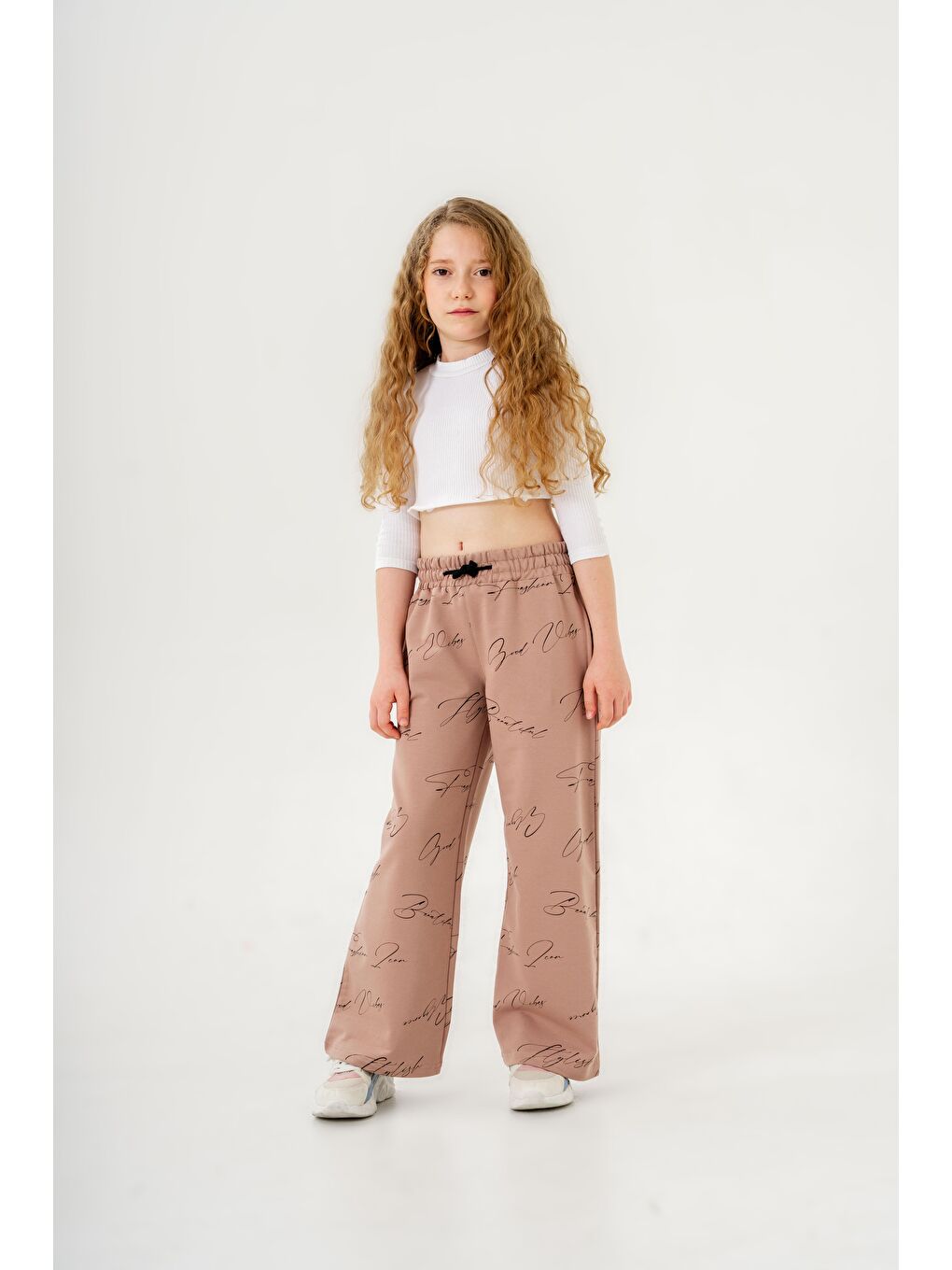 Bej Geniş Paçalı Tüm Alan Baskılı Kız Çocuk Eşofman Altı-1