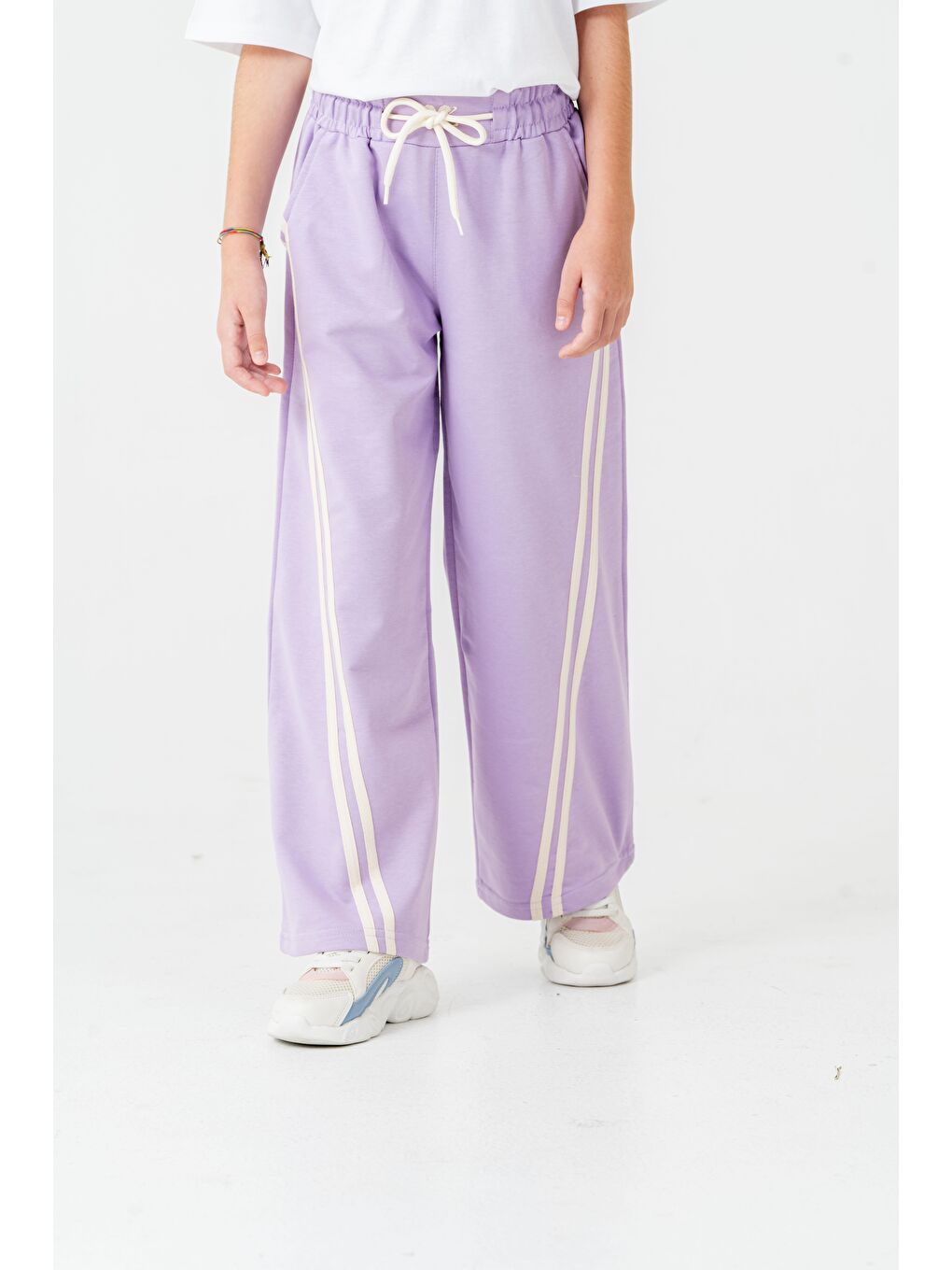 Lila Geniş Paçalı Balık Sırtı Yanları Şeritli Kız Çocuk Eşofman Altı-1