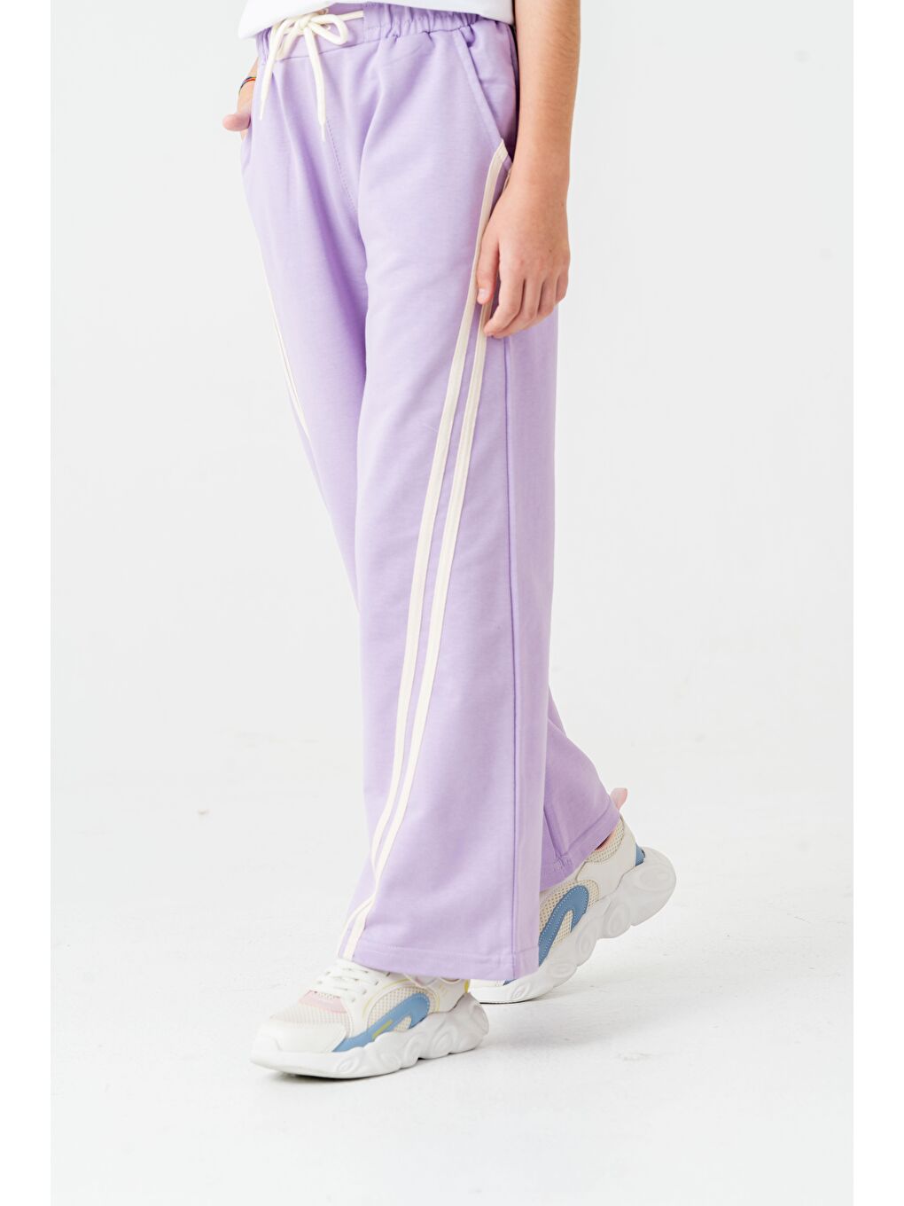 Lila Geniş Paçalı Balık Sırtı Yanları Şeritli Kız Çocuk Eşofman Altı-2