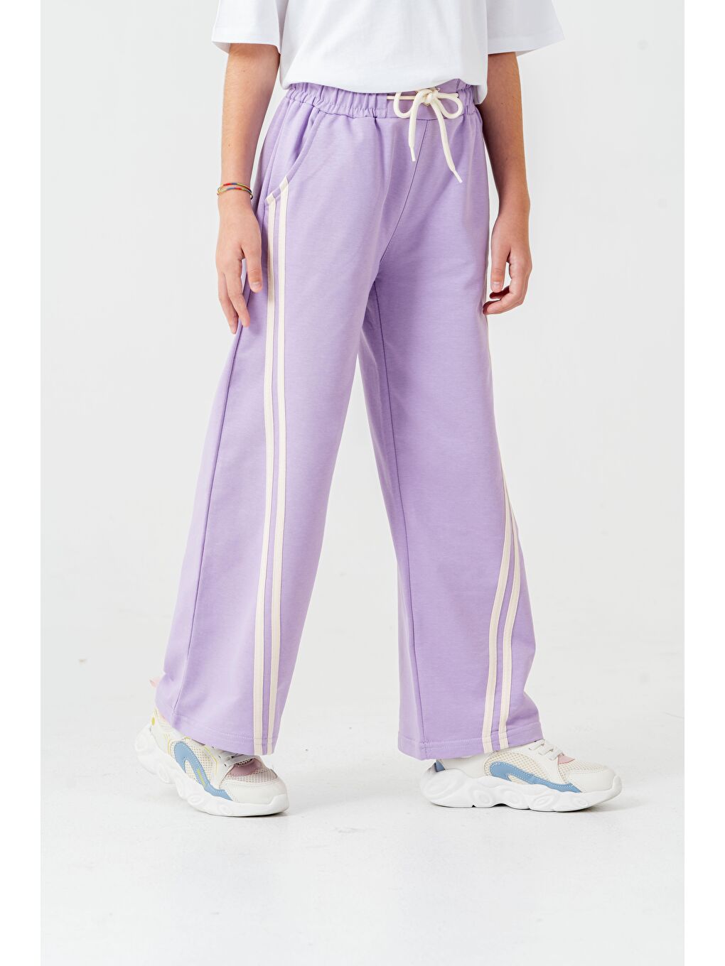 Lila Geniş Paçalı Balık Sırtı Yanları Şeritli Kız Çocuk Eşofman Altı-4