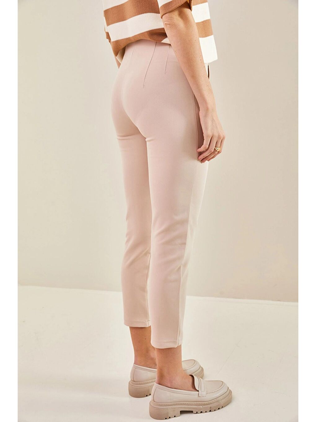 Bej Kadın Nervürlü Atlas Kumaş Pantolon-3