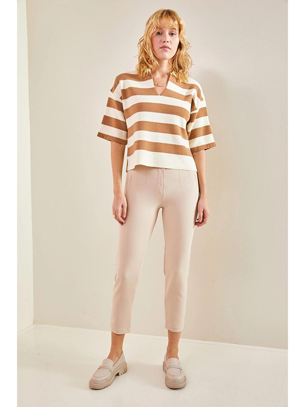 Bej Kadın Nervürlü Atlas Kumaş Pantolon-4