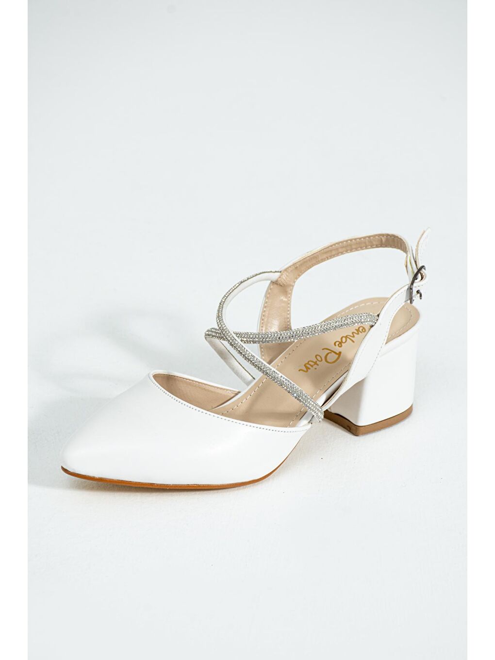 Beyaz Çapraz Bantlı Taşlı Önü Kapalı Kadın Topuklu Ayakkabı 001-411-23-4