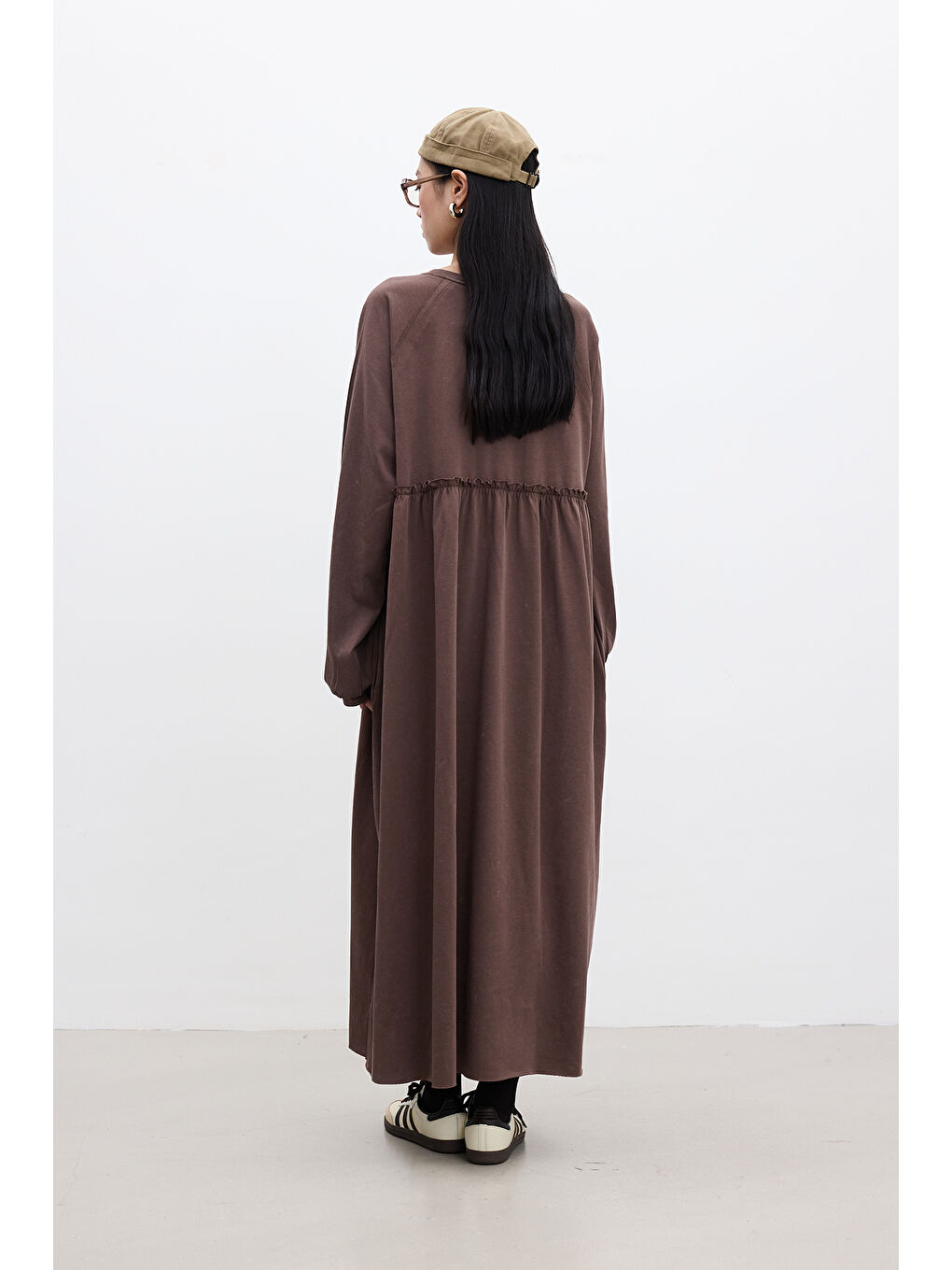 Oversize Büzgülü Elbise Kahverengi-3