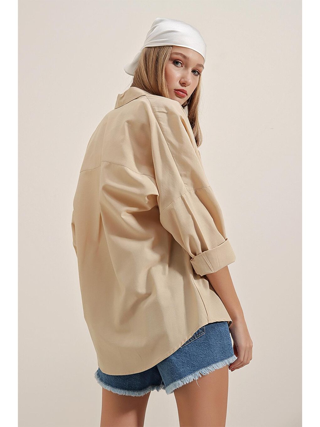 Bej Oversize Uzun Basic Kadın Gömlek-4