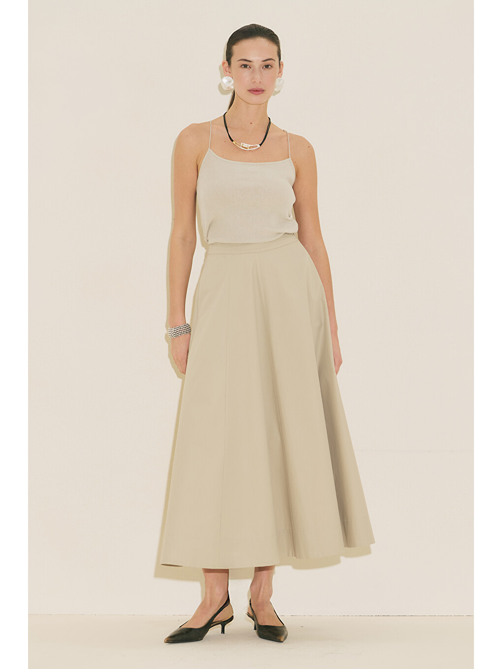 Bej Kup Detaylı Kloş Etek Taş