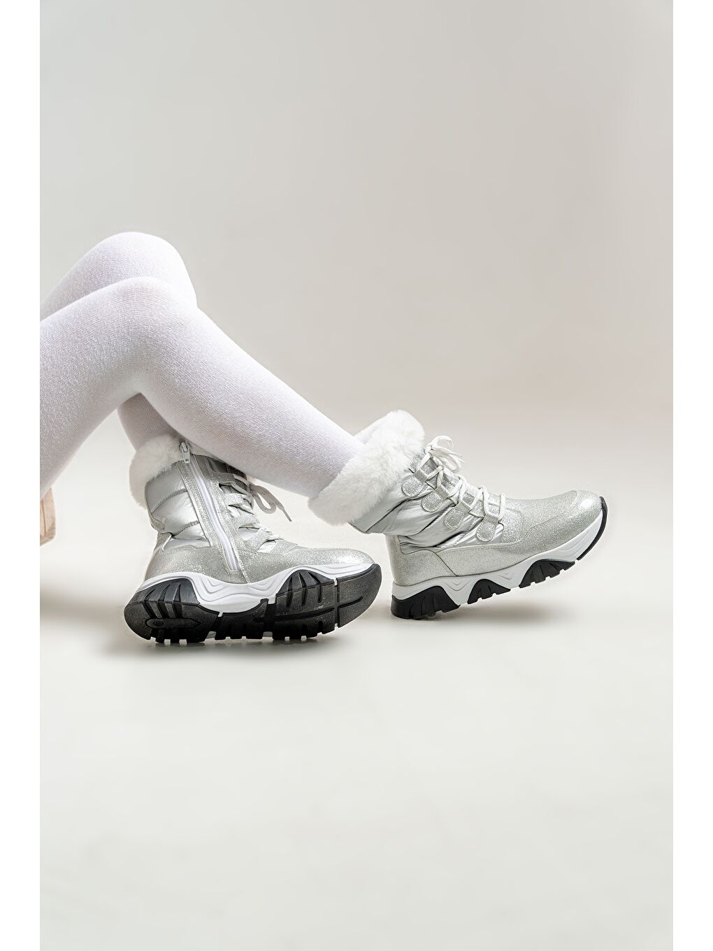 Gri Kız Çocuk Gümüş Simli Rugan Deri Kürklü Anatomik Kar Botu-1