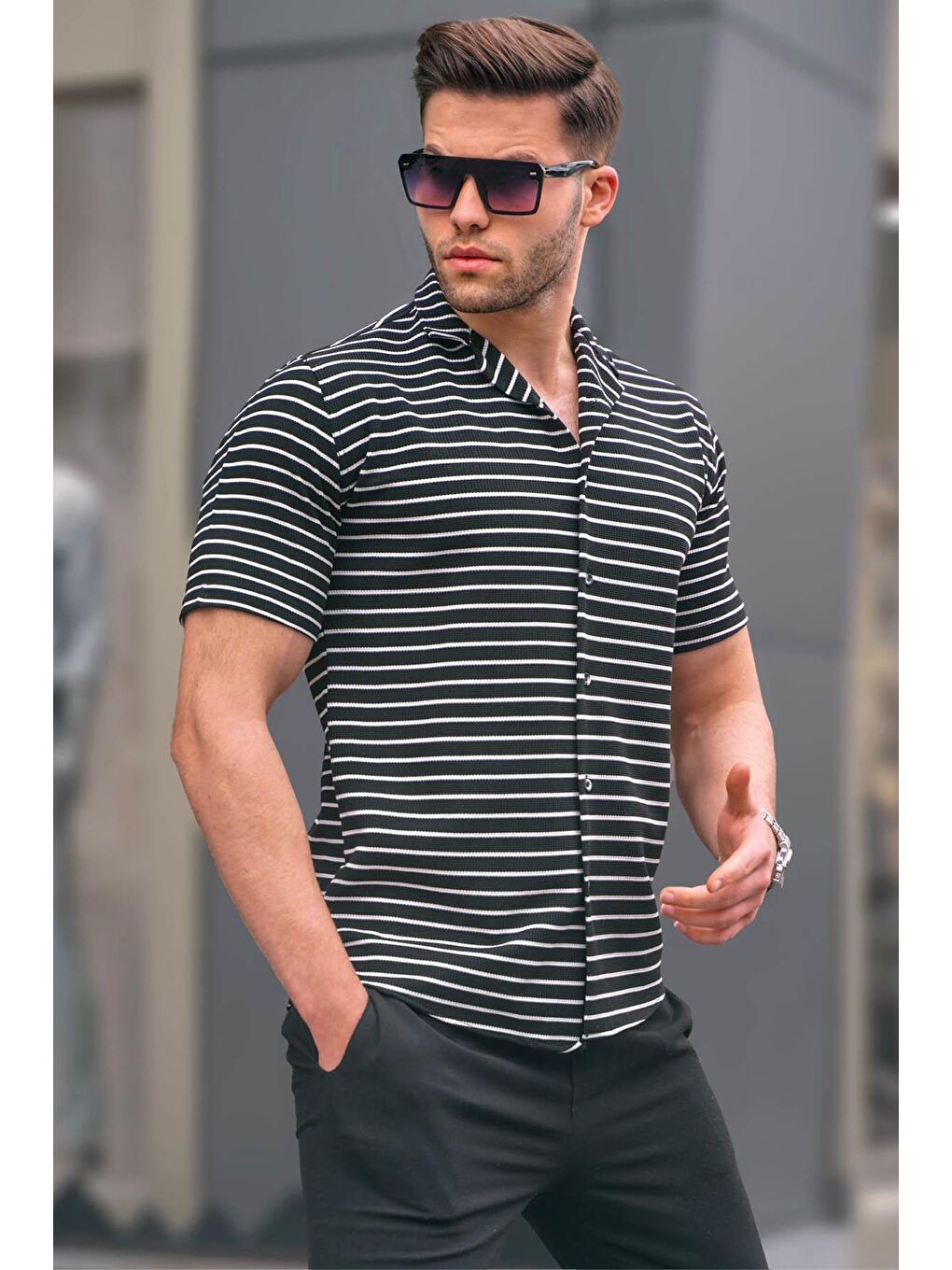 Siyah Çizgili Slim Fit Erkek Kısa Kol Gömlek 5591