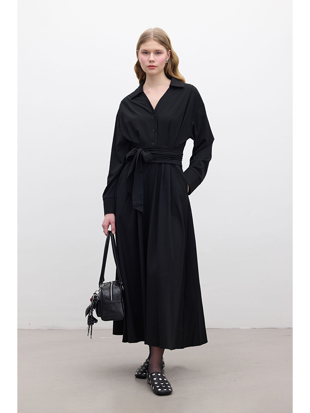 Pile Detaylı Kuşaklı Elbise Siyah