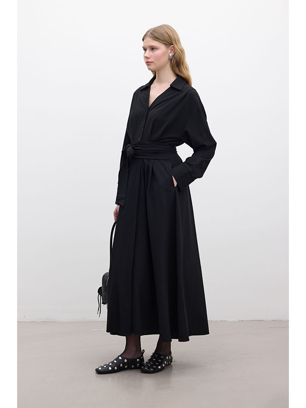 Pile Detaylı Kuşaklı Elbise Siyah-3