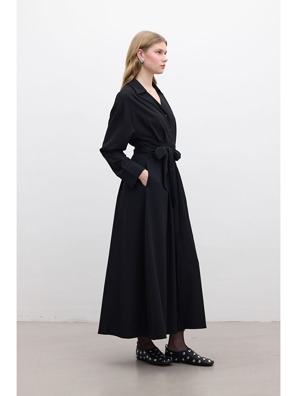 Pile Detaylı Kuşaklı Elbise Siyah-4