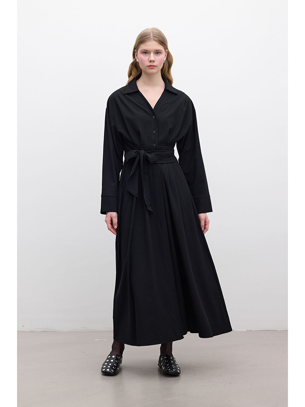 Pile Detaylı Kuşaklı Elbise Siyah-5