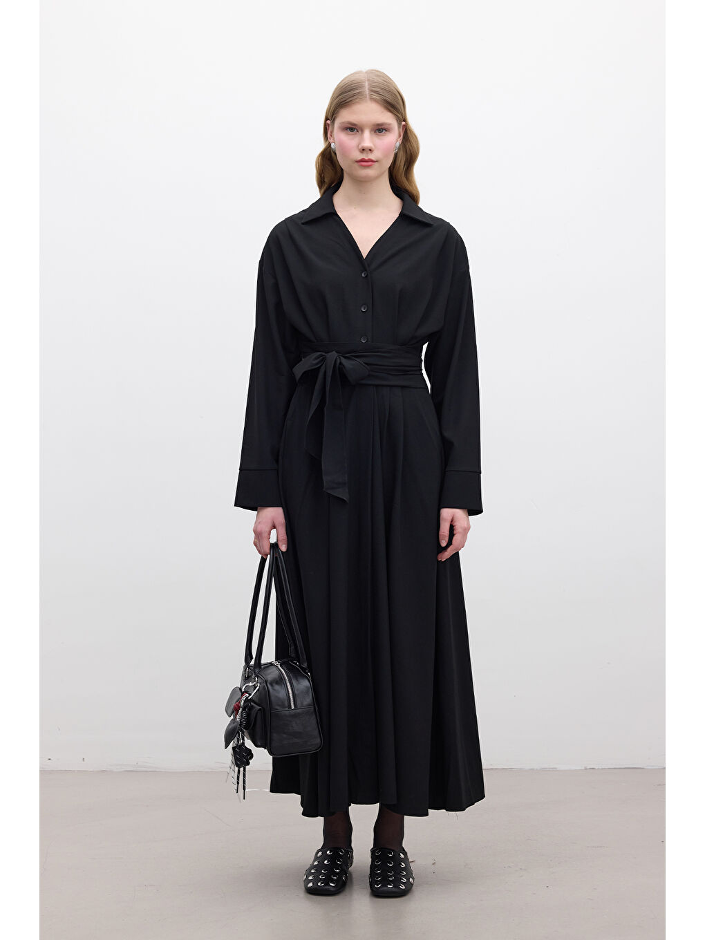 Pile Detaylı Kuşaklı Elbise Siyah-6