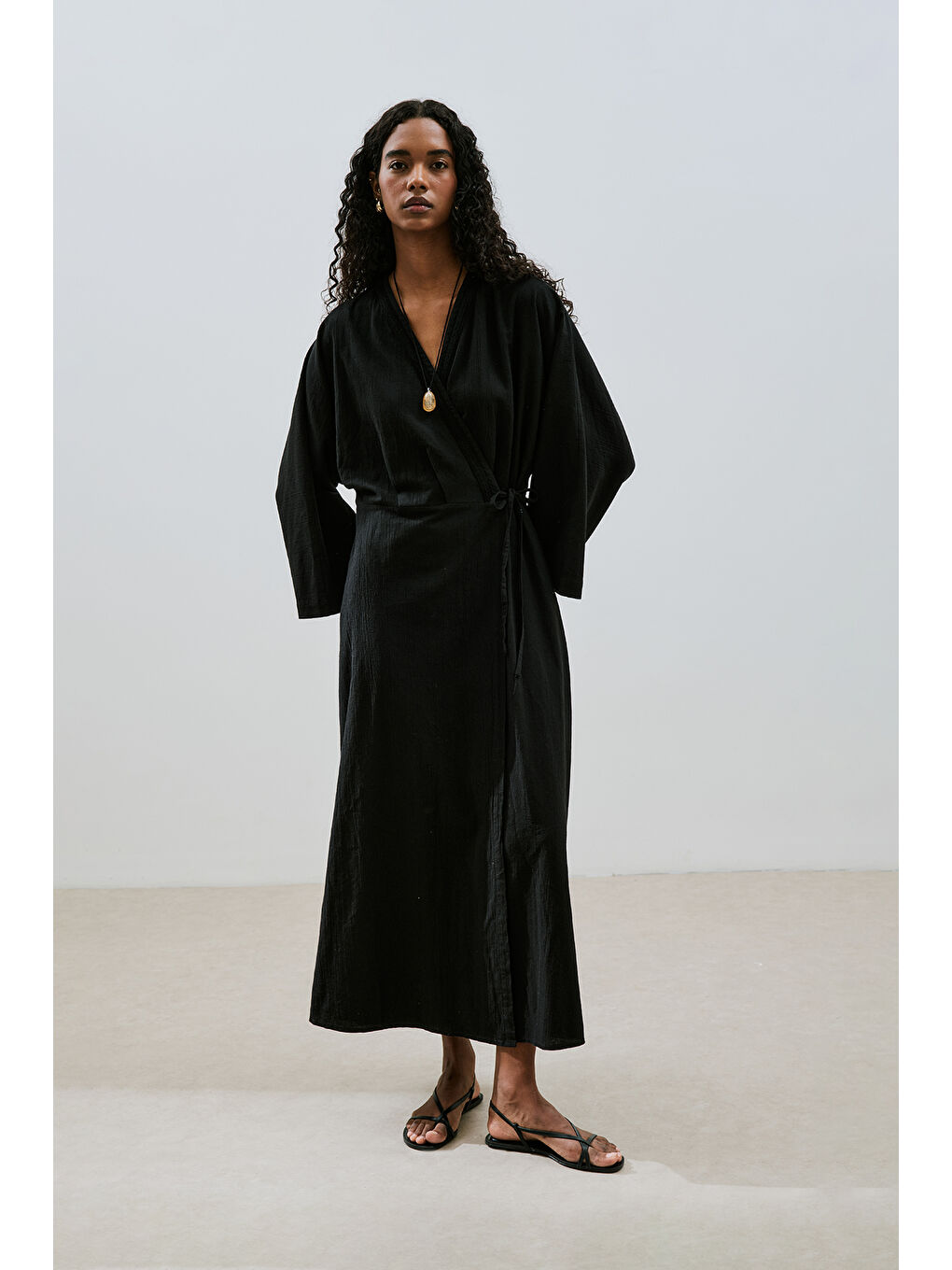 Dokulu Kruvaze Kapamalı Elbise Siyah