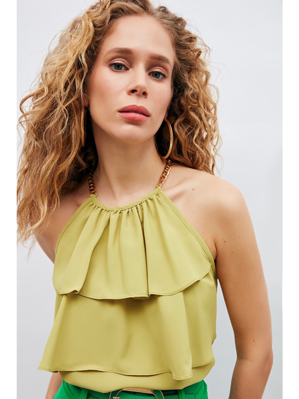 Yeşil Zincir Detaylı Volanlı Bluz - Olive-3