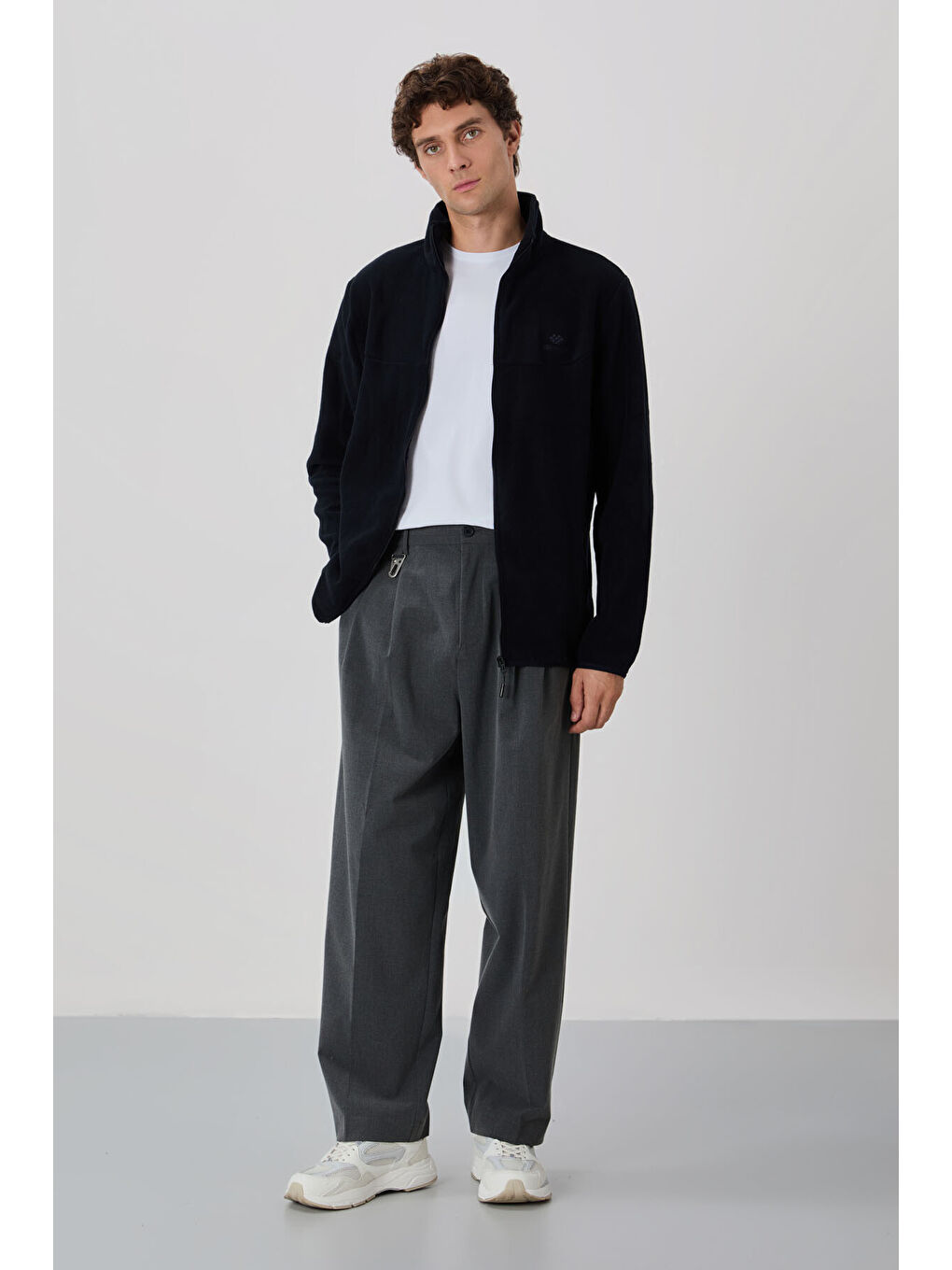 Siyah Yazı Nakışlı Dik Yaka  Standart Kalıp Erkek Fermuarlı Sweatshirt Polar - 87992-2