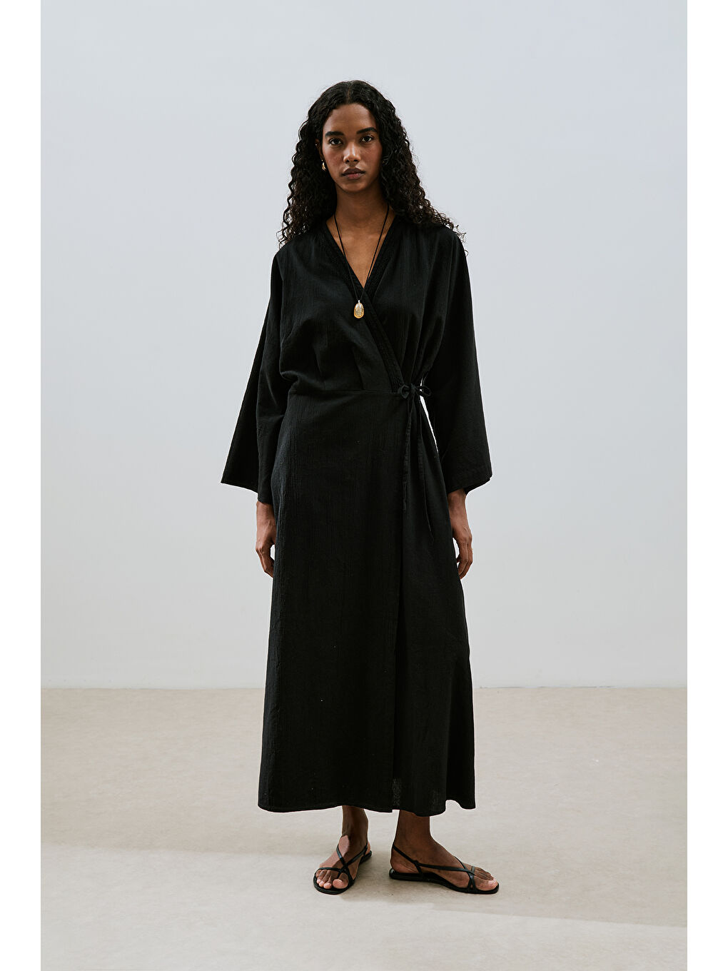 Dokulu Kruvaze Kapamalı Elbise Siyah-1