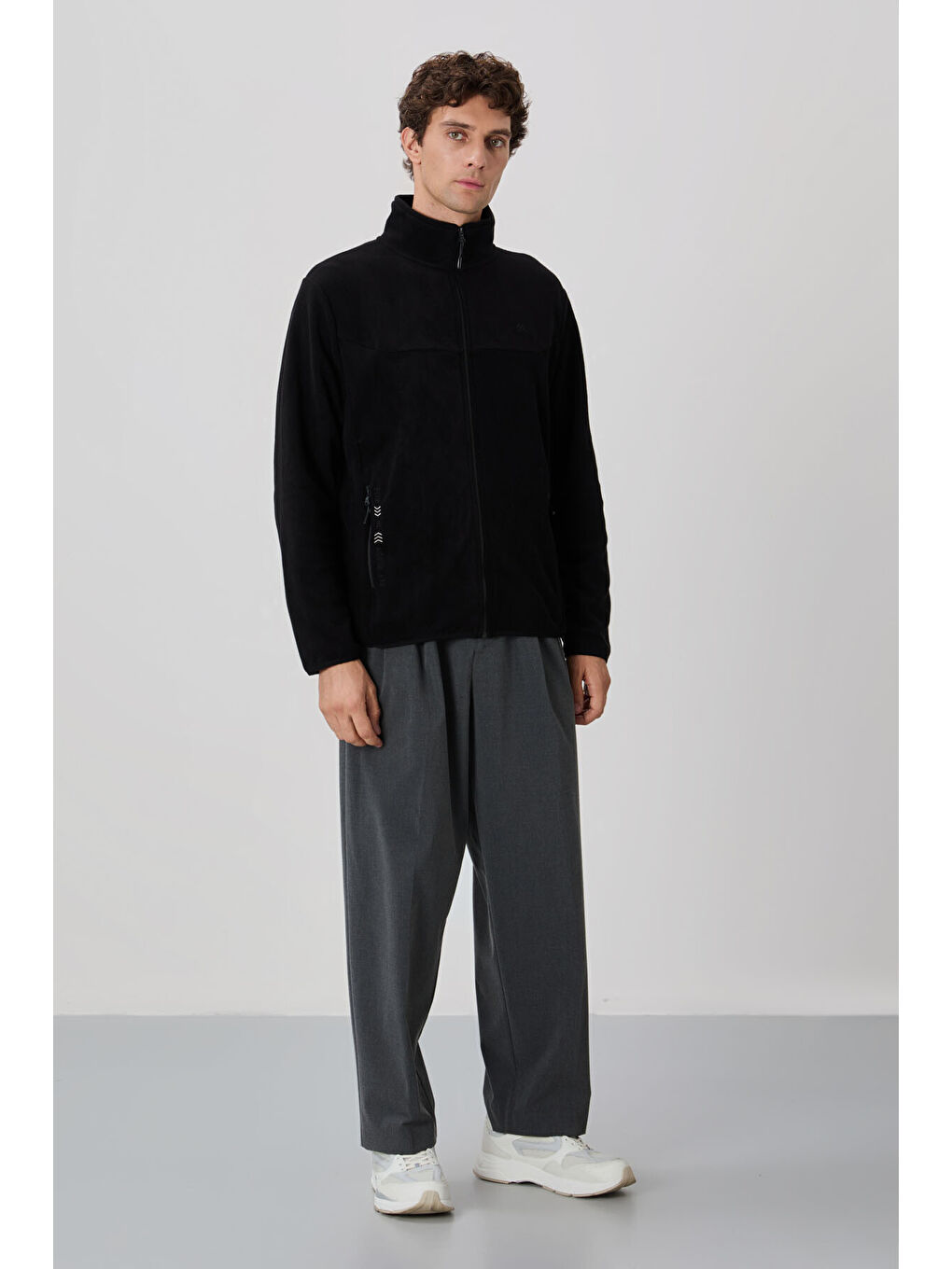 Siyah Yazı Nakışlı Dik Yaka  Standart Kalıp Erkek Fermuarlı Sweatshirt Polar - 87992-4