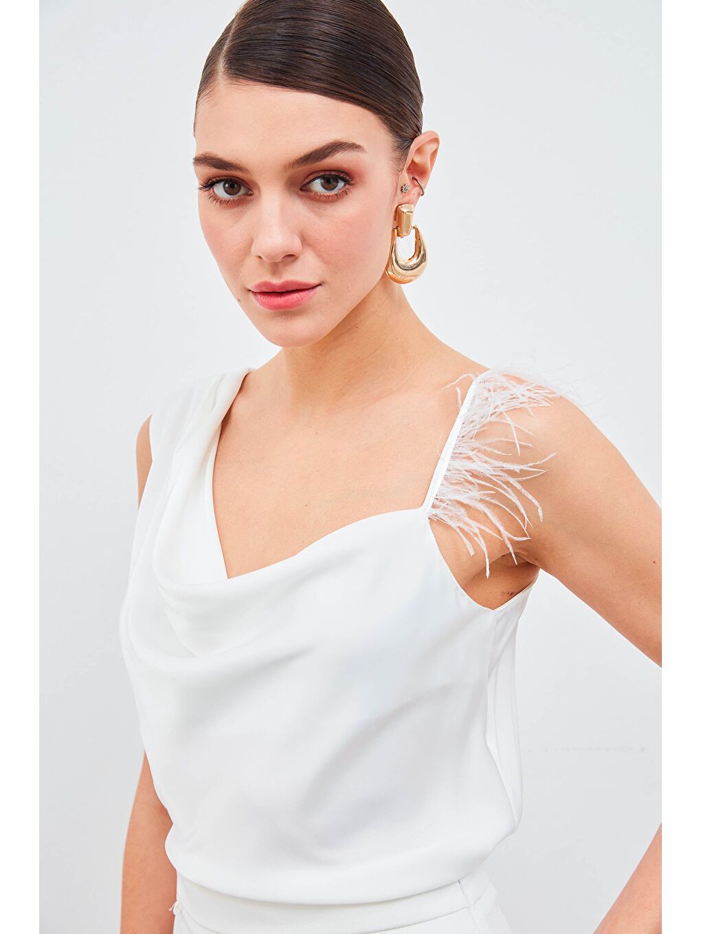 Tüy Askılı Degaje Bluz - Ekru-1