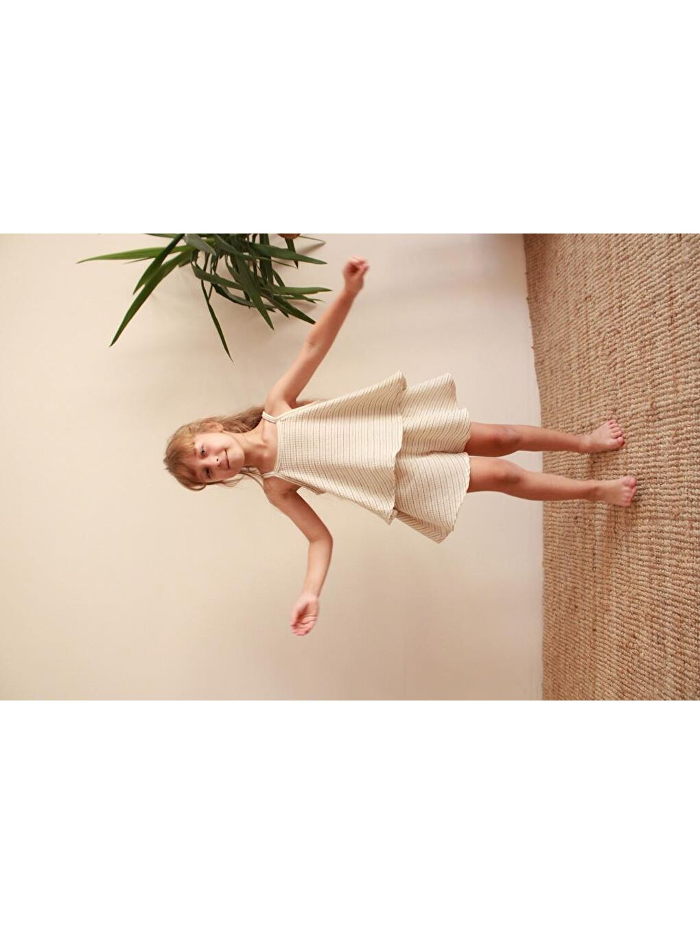 Ekru Siyah Çizgili Volanlı Kız Askılı Ve Şort Takım-3