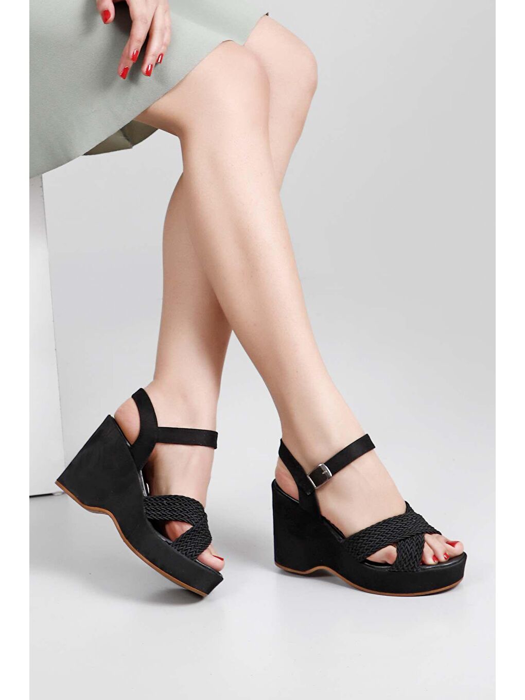 Siyah Dolgu Taban Örgü Kadın Sandalet 49997