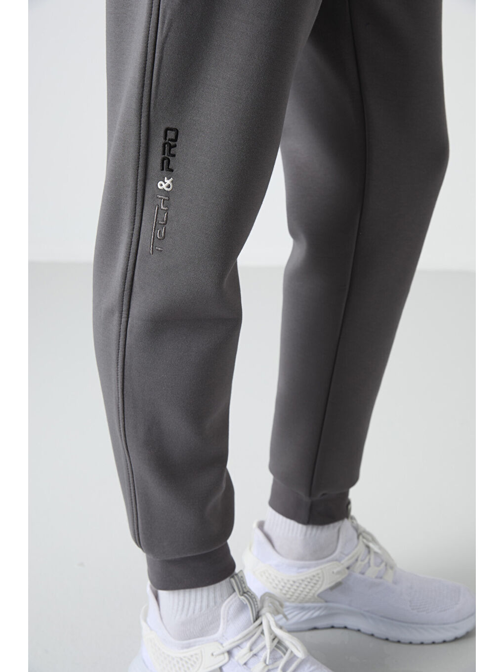 Koyu Gri Bağcıklı Dar Paça  Erkek Jogger Eşofman Altı - 84999-2