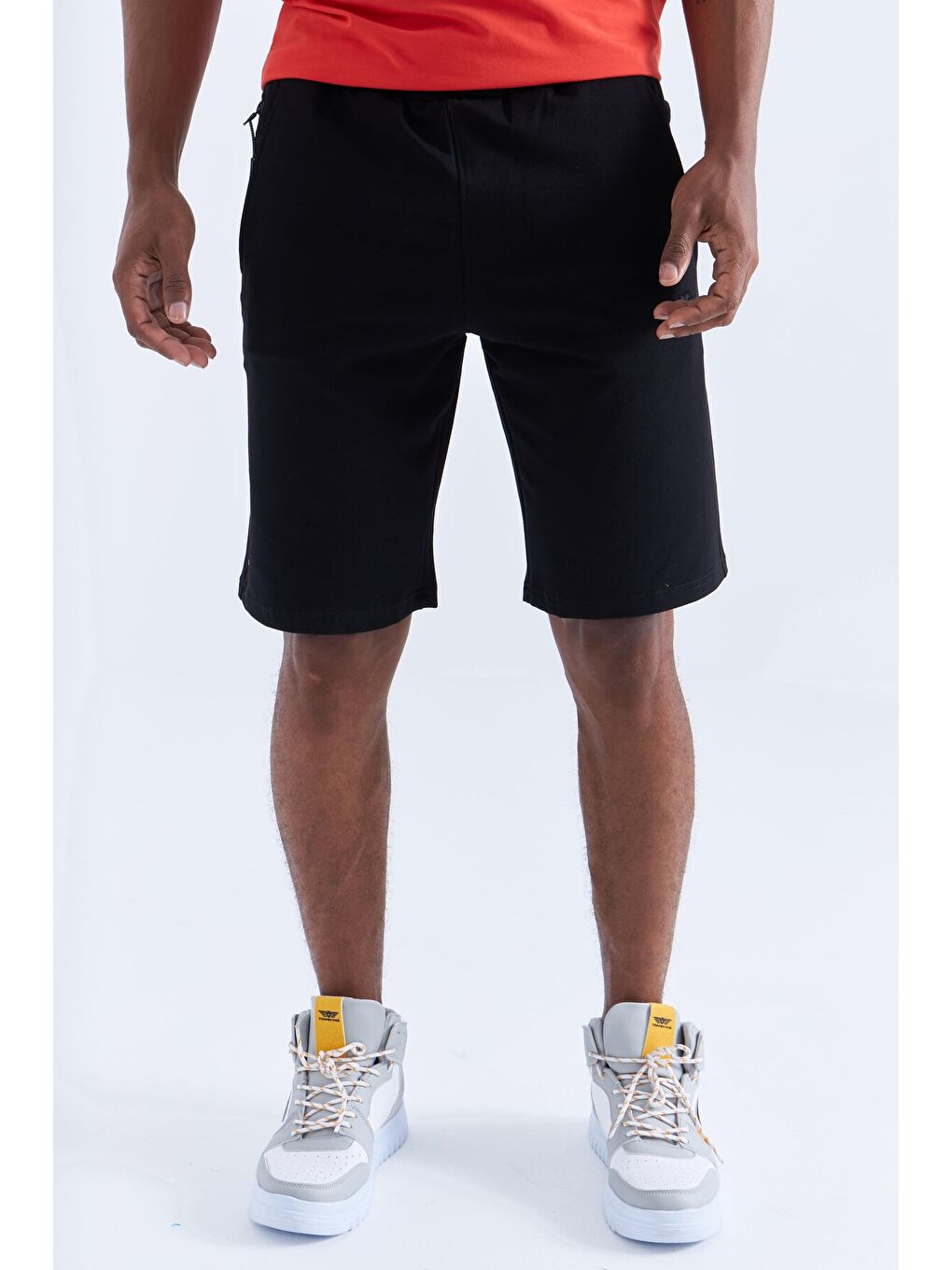 Siyah Tek Fermuar Cep Detaylı Bağcıklı Standart Kalıp Erkek Şort - 81202