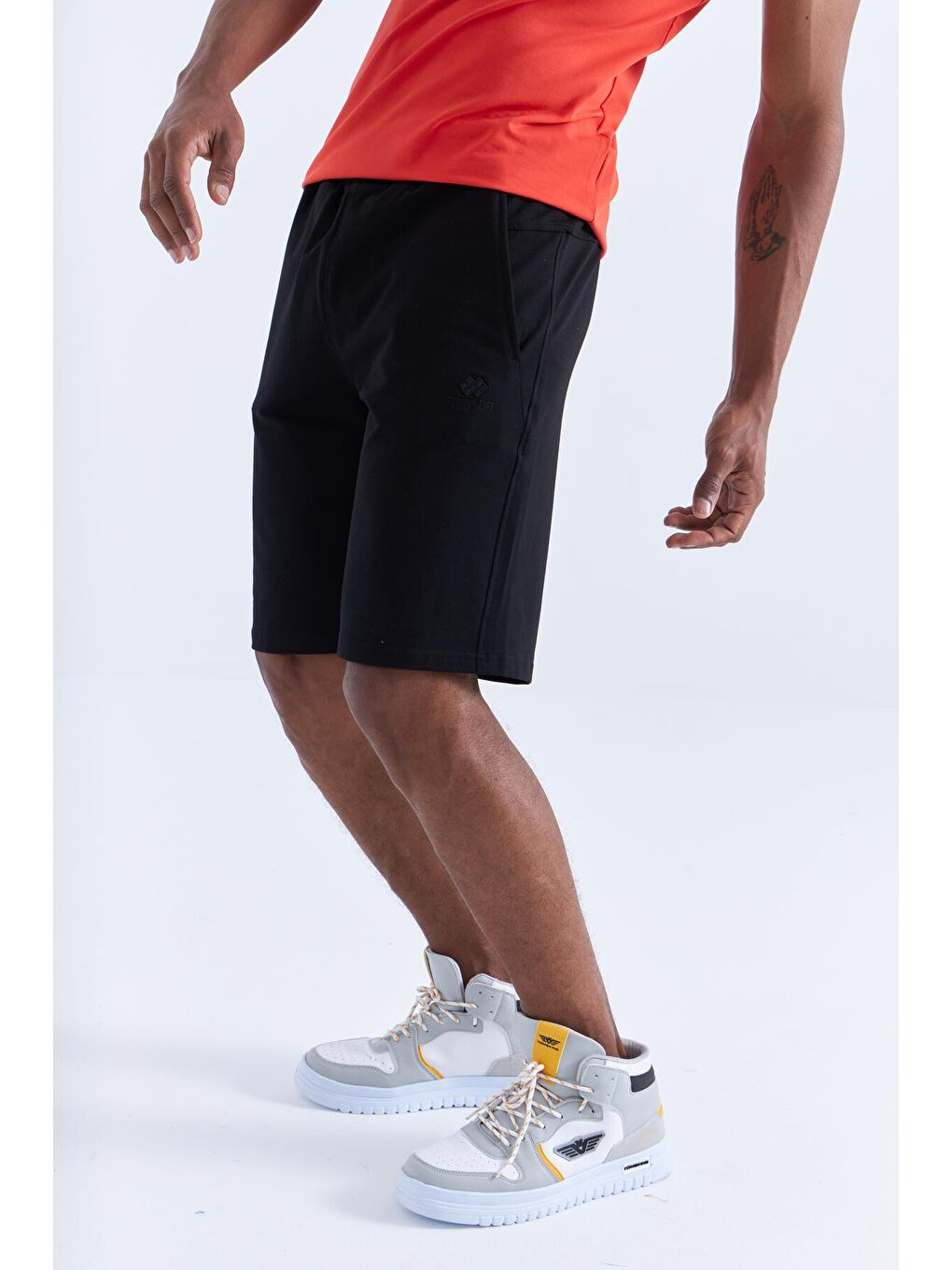 Siyah Tek Fermuar Cep Detaylı Bağcıklı Standart Kalıp Erkek Şort - 81202-4