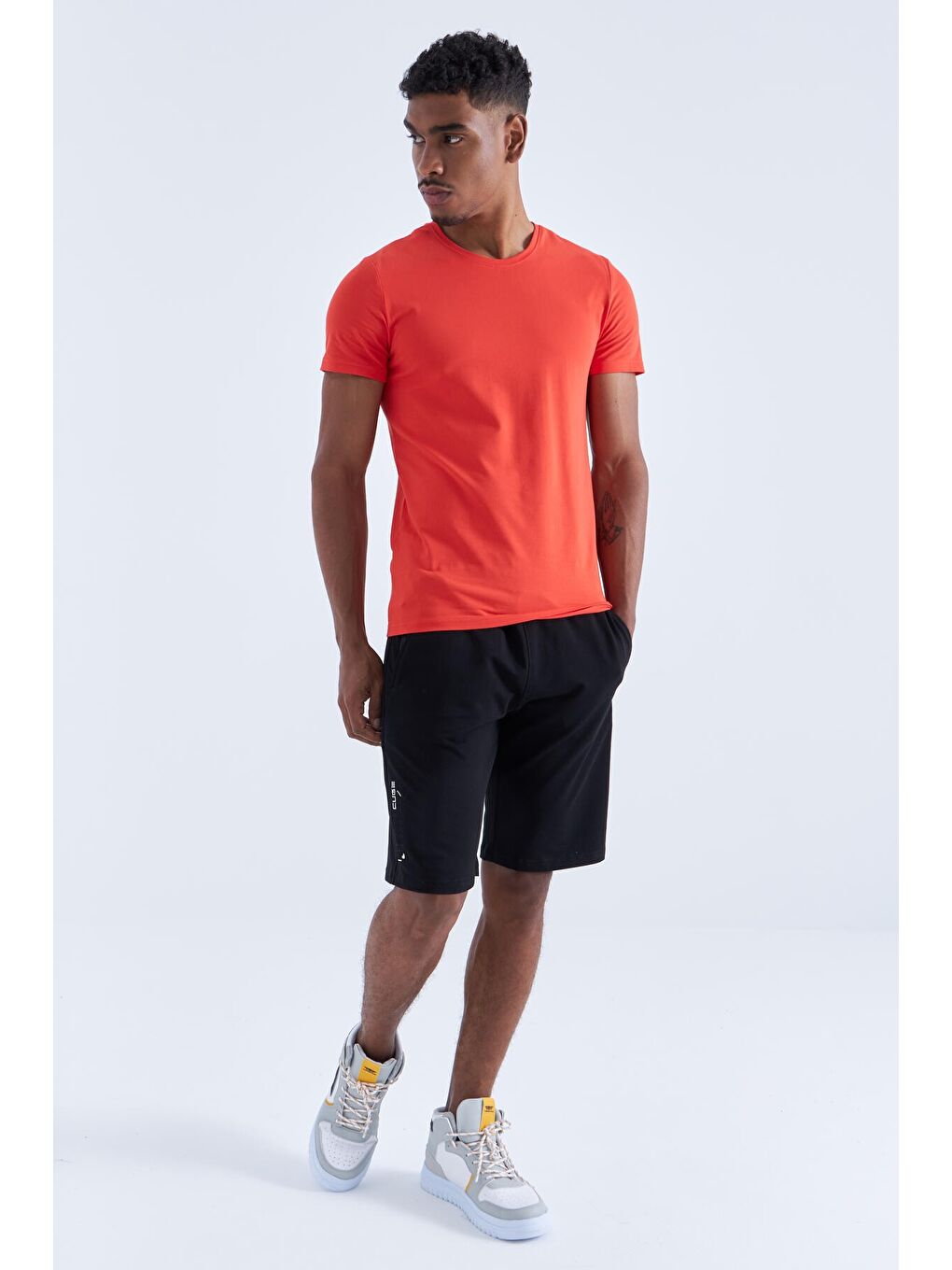 Siyah Tek Fermuar Cep Detaylı Bağcıklı Standart Kalıp Erkek Şort - 81202-8