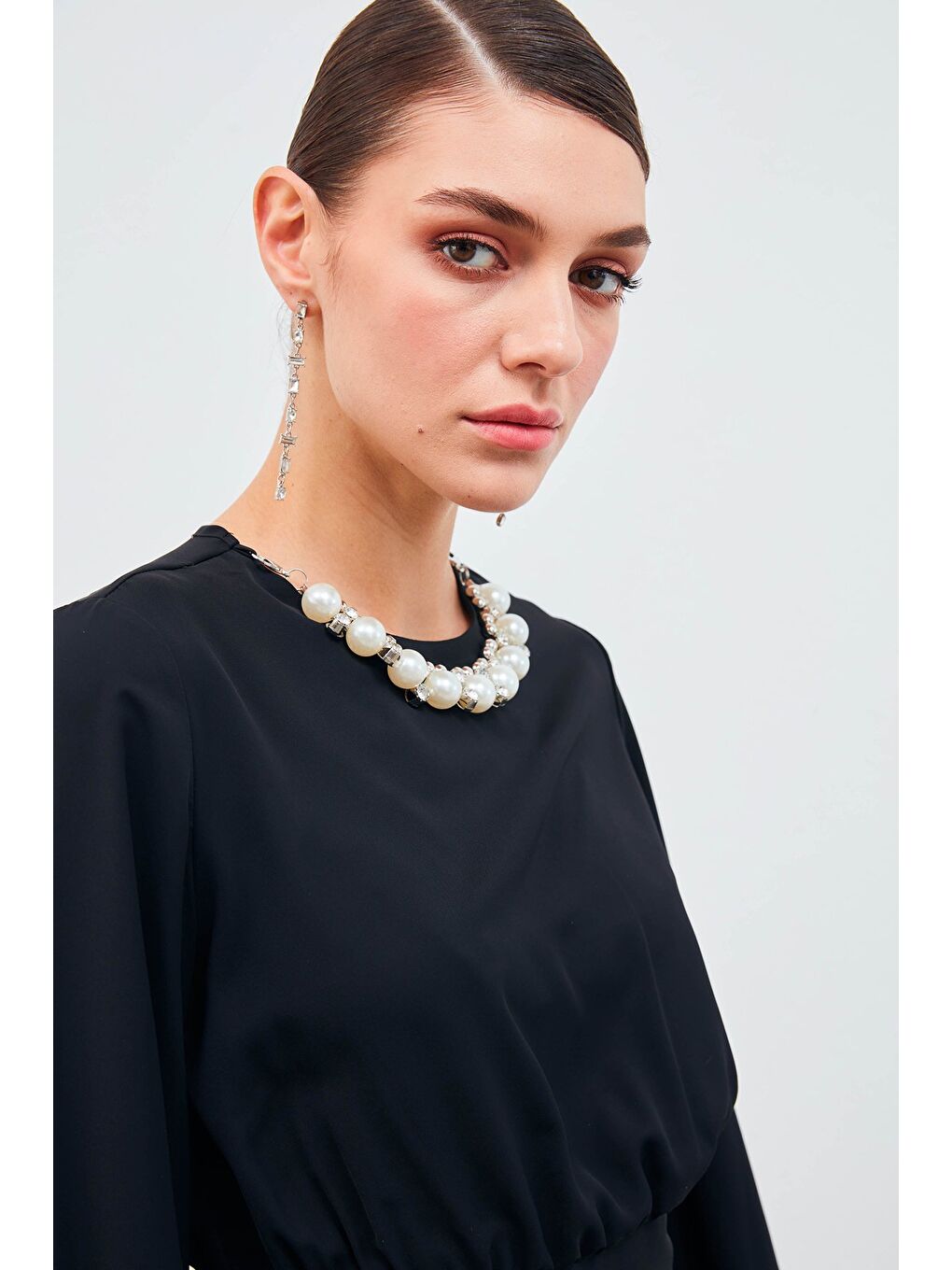 Kolye Detaylı Crop Bluz - Siyah-2