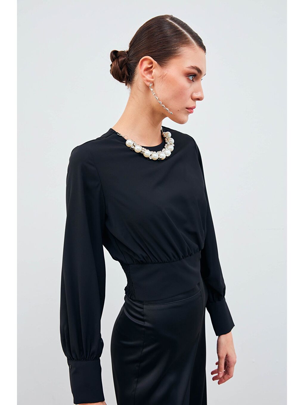 Kolye Detaylı Crop Bluz - Siyah-4