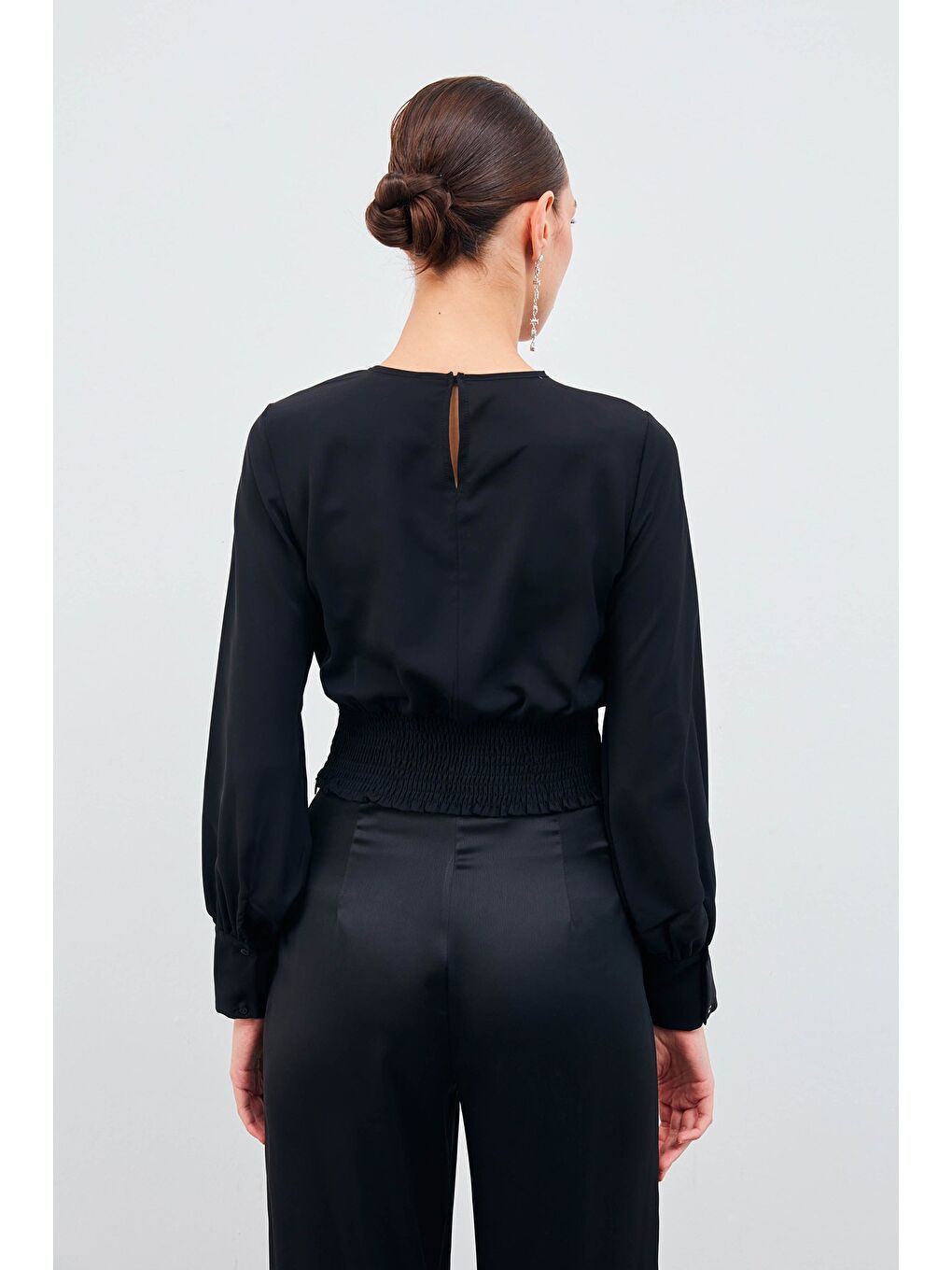 Kolye Detaylı Crop Bluz - Siyah-6
