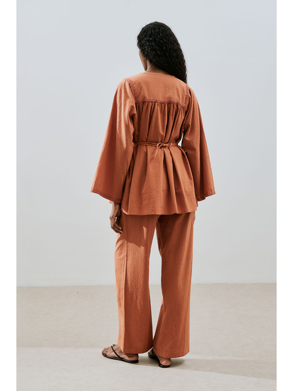 Kahverengi Dokulu İşlemeli Gömlek Tarçın-6