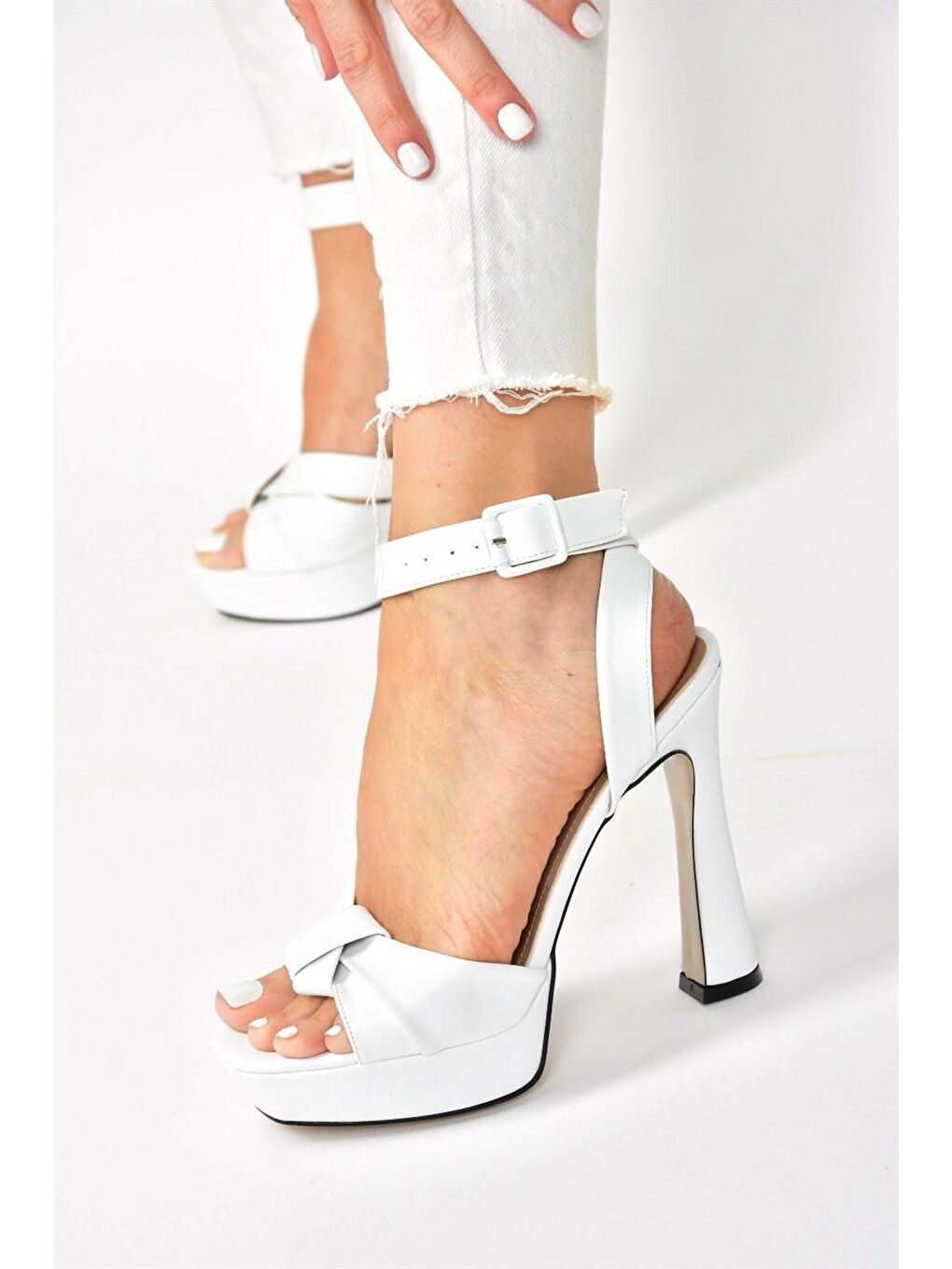 Beyaz/Ten Kalın Plaform Topuklu Kadın Ayakkabı K404080209