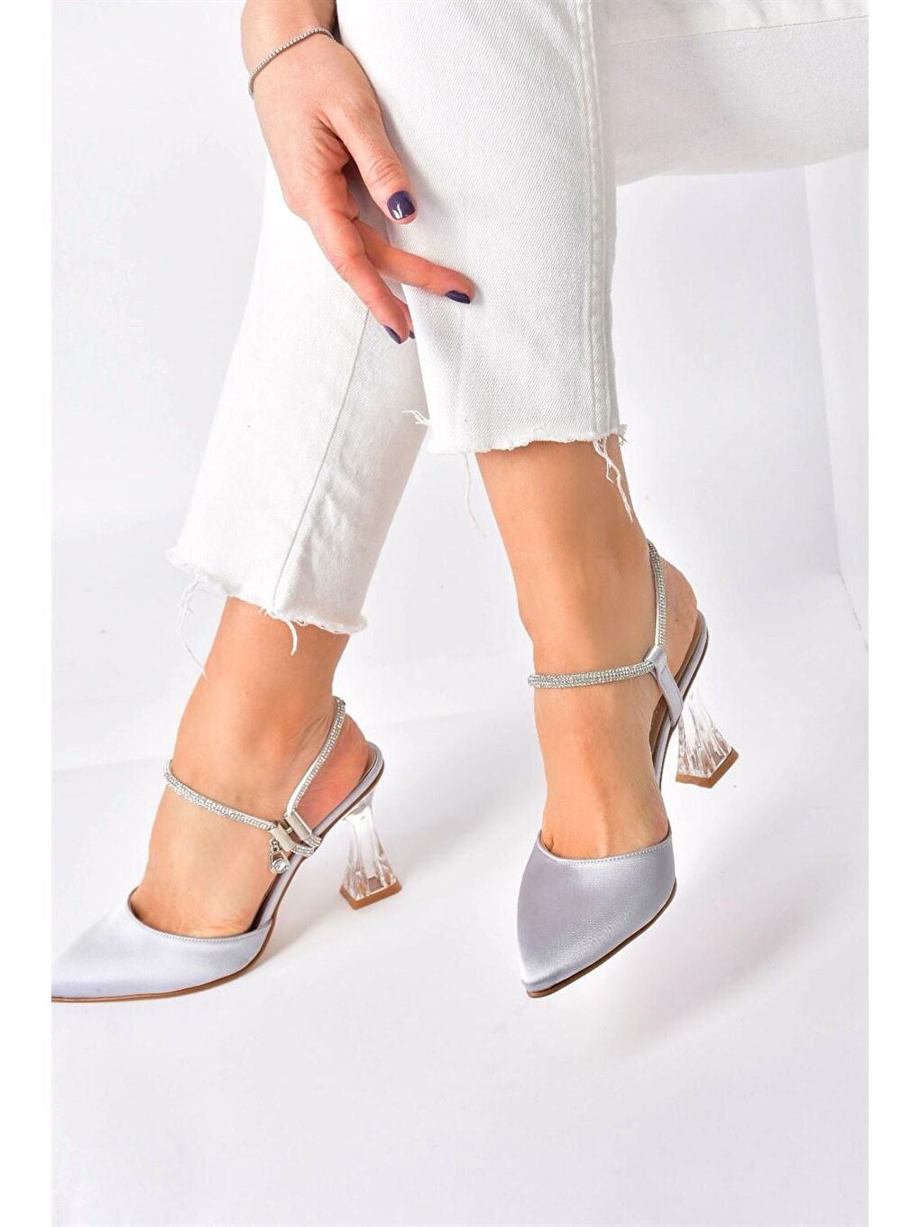 Gri Gümüş  Saten Kumaş Kadın Abiye Topuklu Ayakkabı M246066904-1