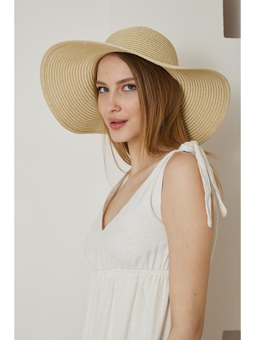 Kadın Bej Geniş Hasır Şapka - Bronte