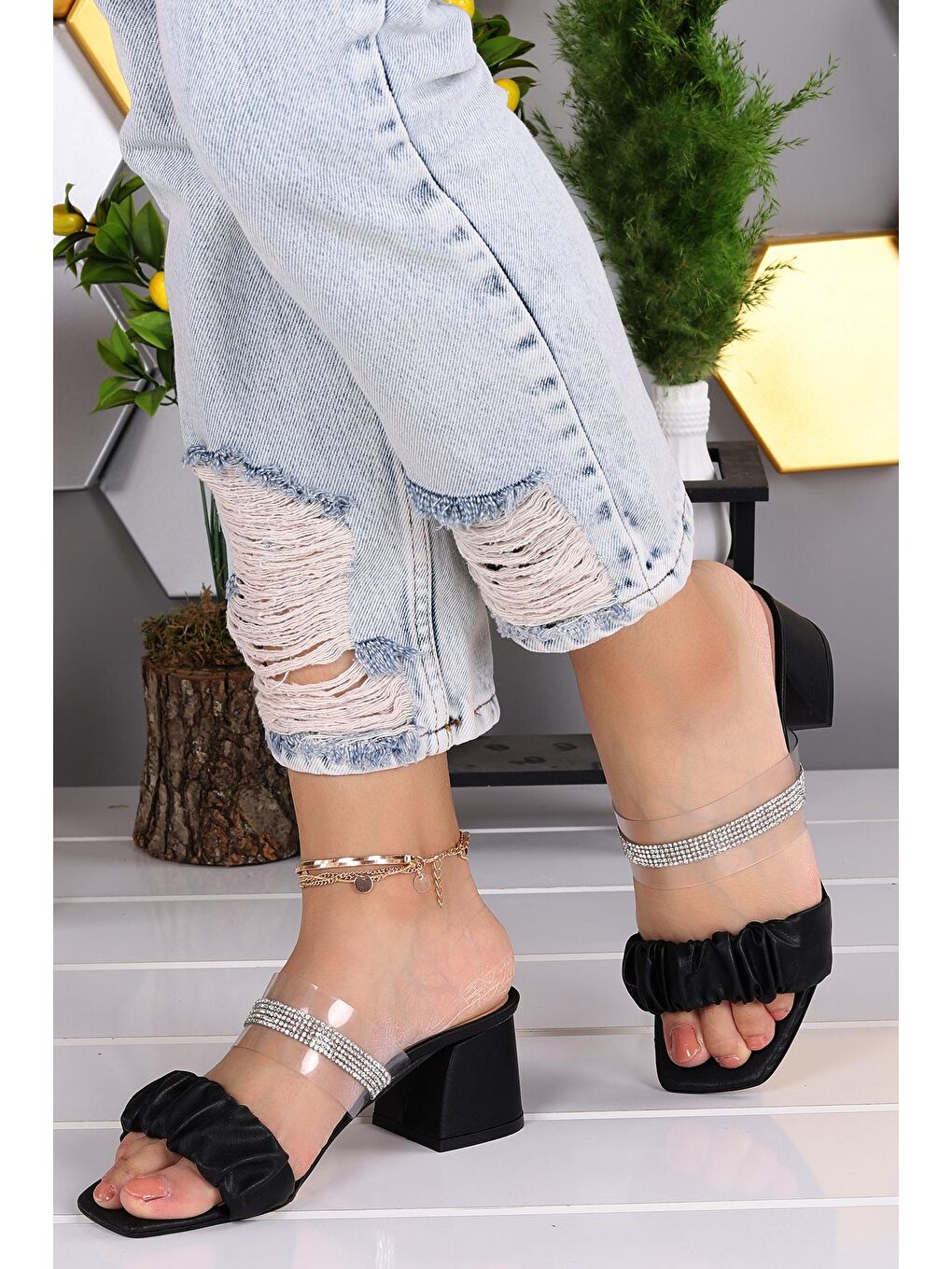 Siyah Büyük Numara Cilt 5 Cm Topuklu Kadın Terlik 907-2219-1