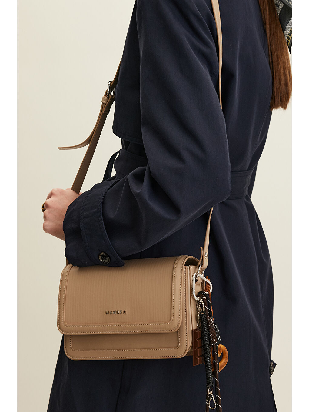 Bej Kapaklı Omuz Çantası Vizon-1