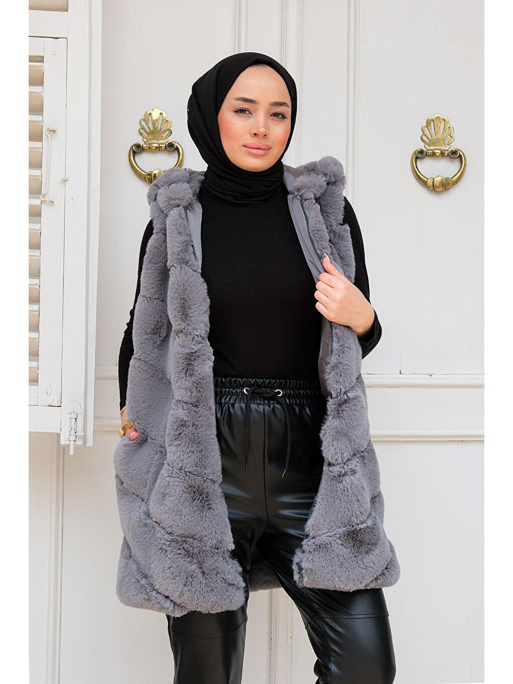 Kapüşonlu Peluş Kürk Yelek Gri-2
