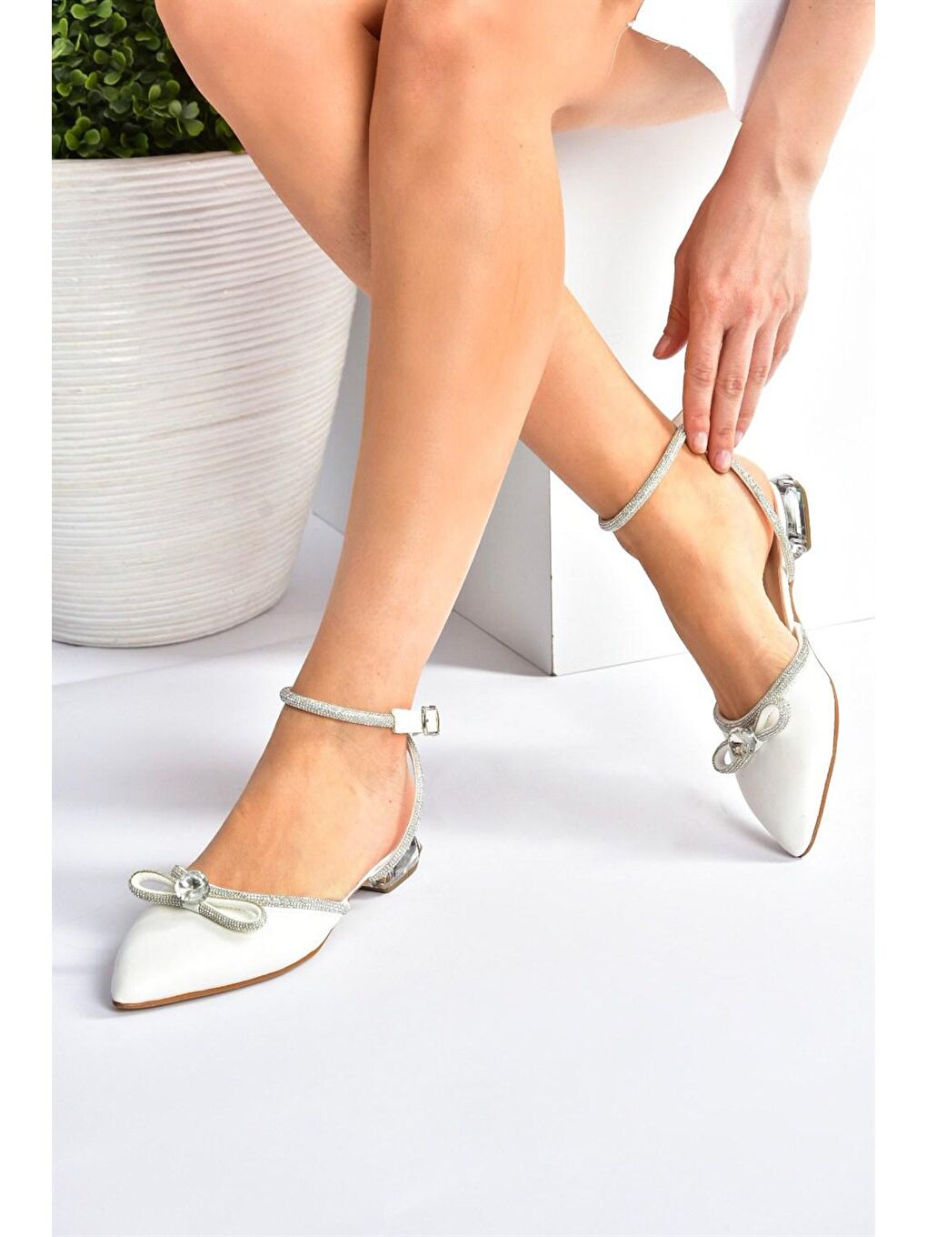 Beyaz Taşlı Kadın Sandalet M272002009