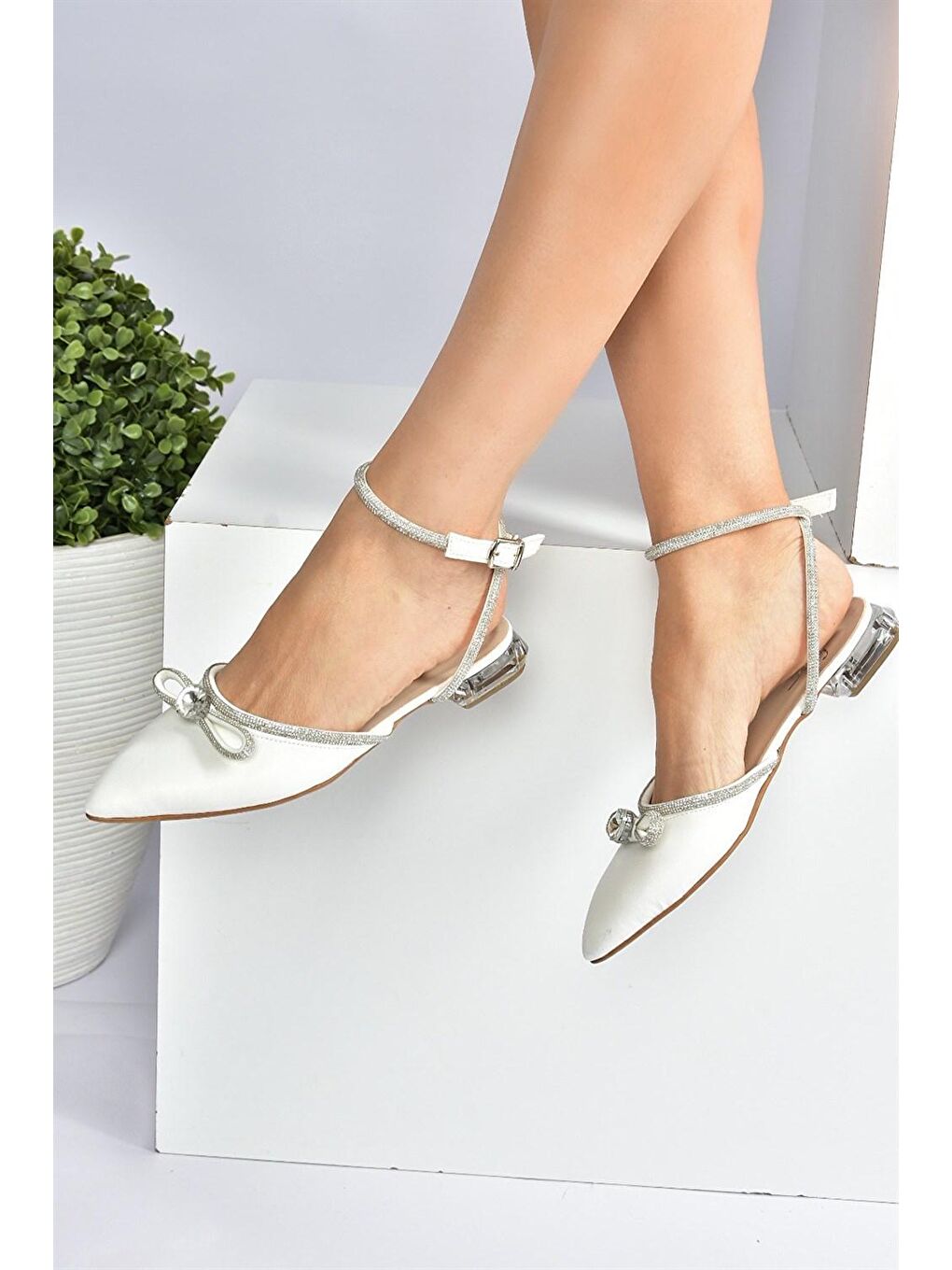 Beyaz Taşlı Kadın Sandalet M272002009-1