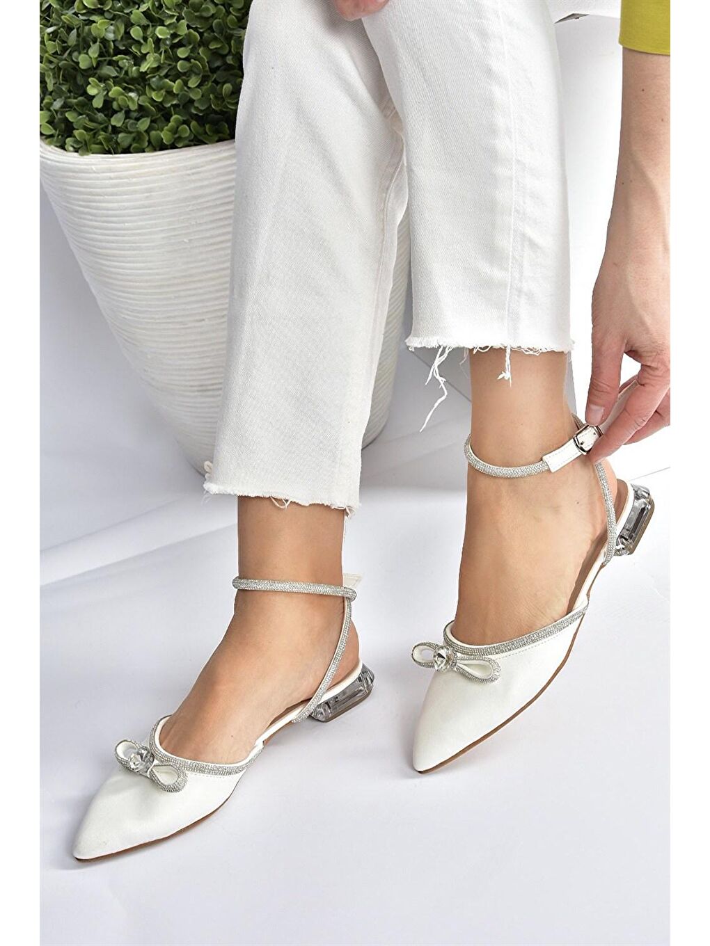 Beyaz Taşlı Kadın Sandalet M272002009-2