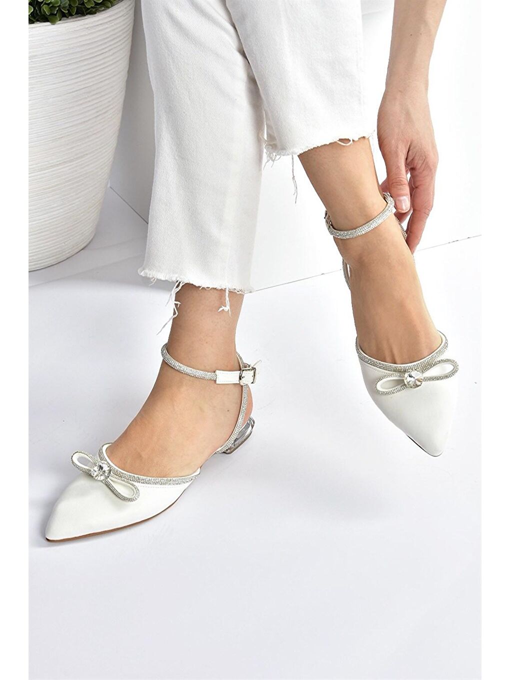 Beyaz Taşlı Kadın Sandalet M272002009-3