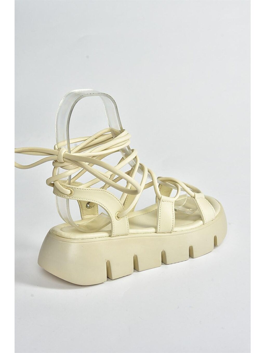 Bej Kalın Tabanlı Bilekten Bağlamalı Kadın Sandalet M267083009-4