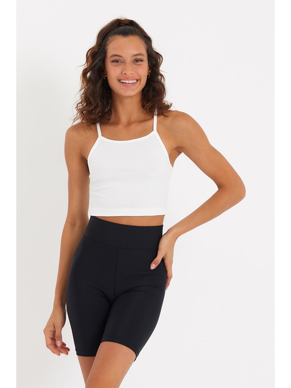 Beyaz Kadın Askılı Büstiyer-3