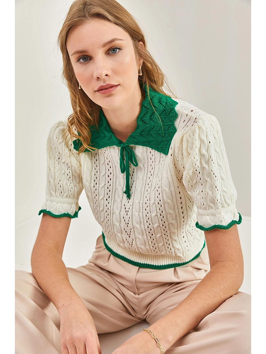 Bej Kadın Bebe Yaka Kısa Kollu Saç Örgü Triko Kazak-2