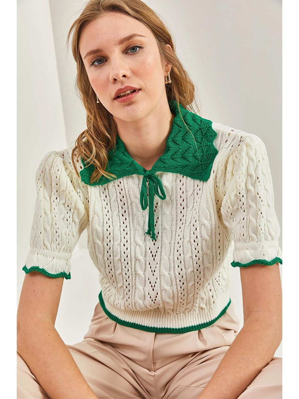 Bej Kadın Bebe Yaka Kısa Kollu Saç Örgü Triko Kazak-3