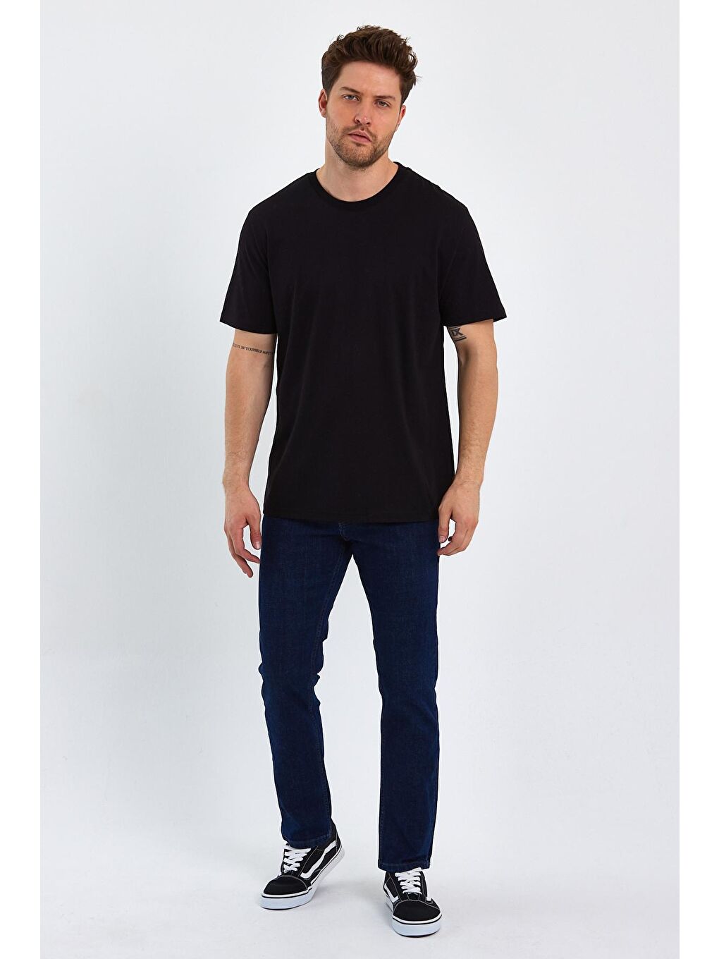 Siyah Bisiklet Yaka Relax Fit Erkek Tişört-1